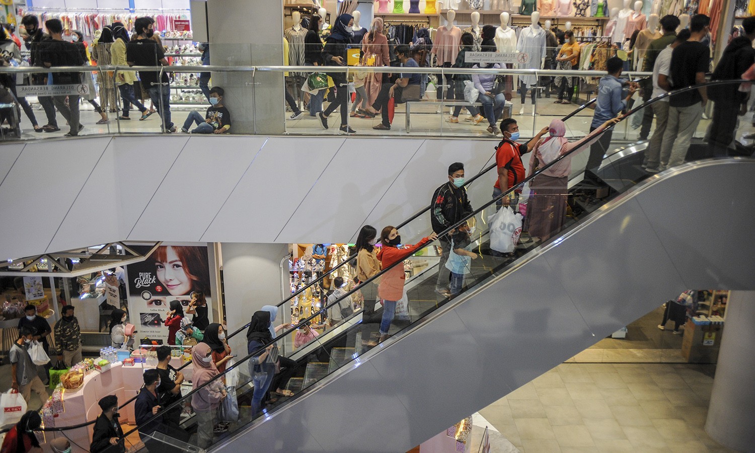 Duet Prokes-Vaksinasi Topang Optimisme Konsumen Nasional