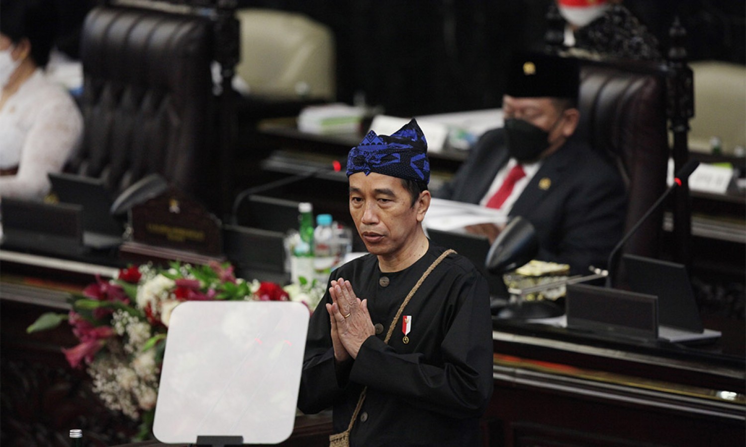 Filosofi Di Balik "Jamang Hideung Kancing Batok" Yang Dikenakan Jokowi