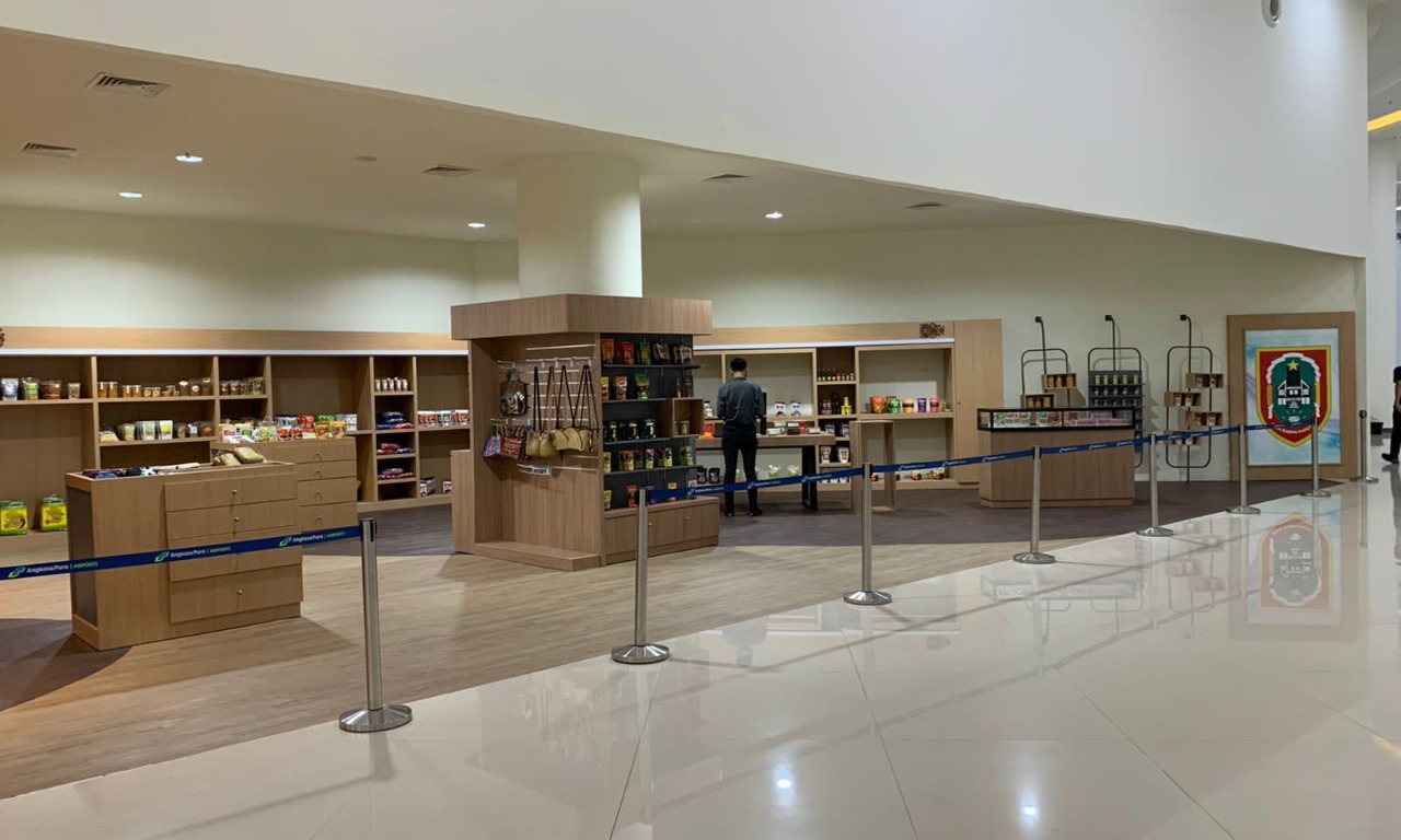 AP I Resmikan Gerai UMKM Premium Bandara Syamsudin Noor