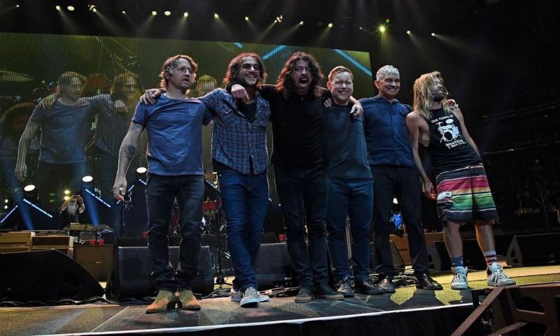 Foo Fighters Menerima Global Icon Awards MTV