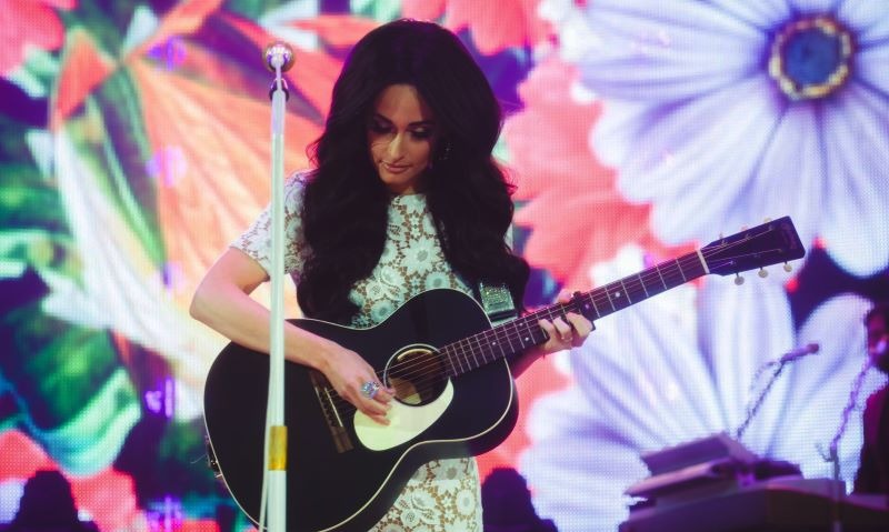 Kacey Musgraves Takkan Tinggalkan Country