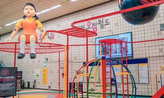 Stasiun Kereta Bawah Tanah Itaewon Disulap Jadi Set "Squid Game"