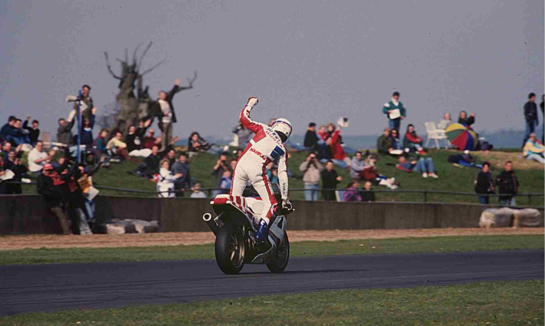 Kisah <i>World Superbike<i/> Pertama