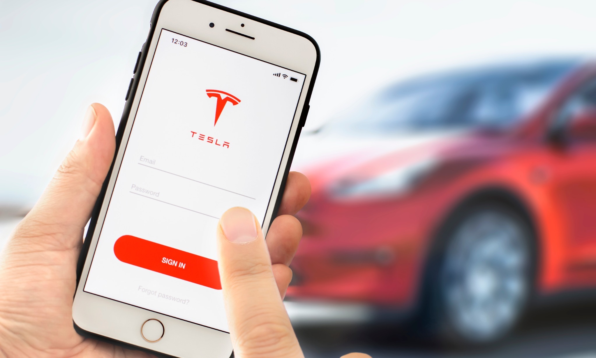 Ratusan Pengemudi Tesla Tak Bisa Nyalakan Mobilnya