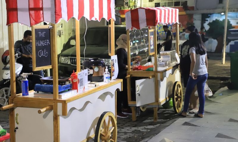 UMKM Suguhkan Kuliner Di Jalan Tunjungan Surabaya