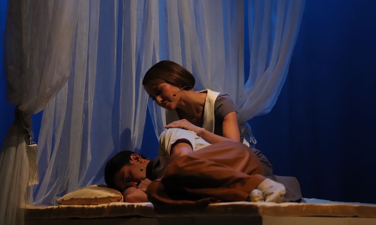 Debut Julie Estelle Bermain Di Panggung Teater
