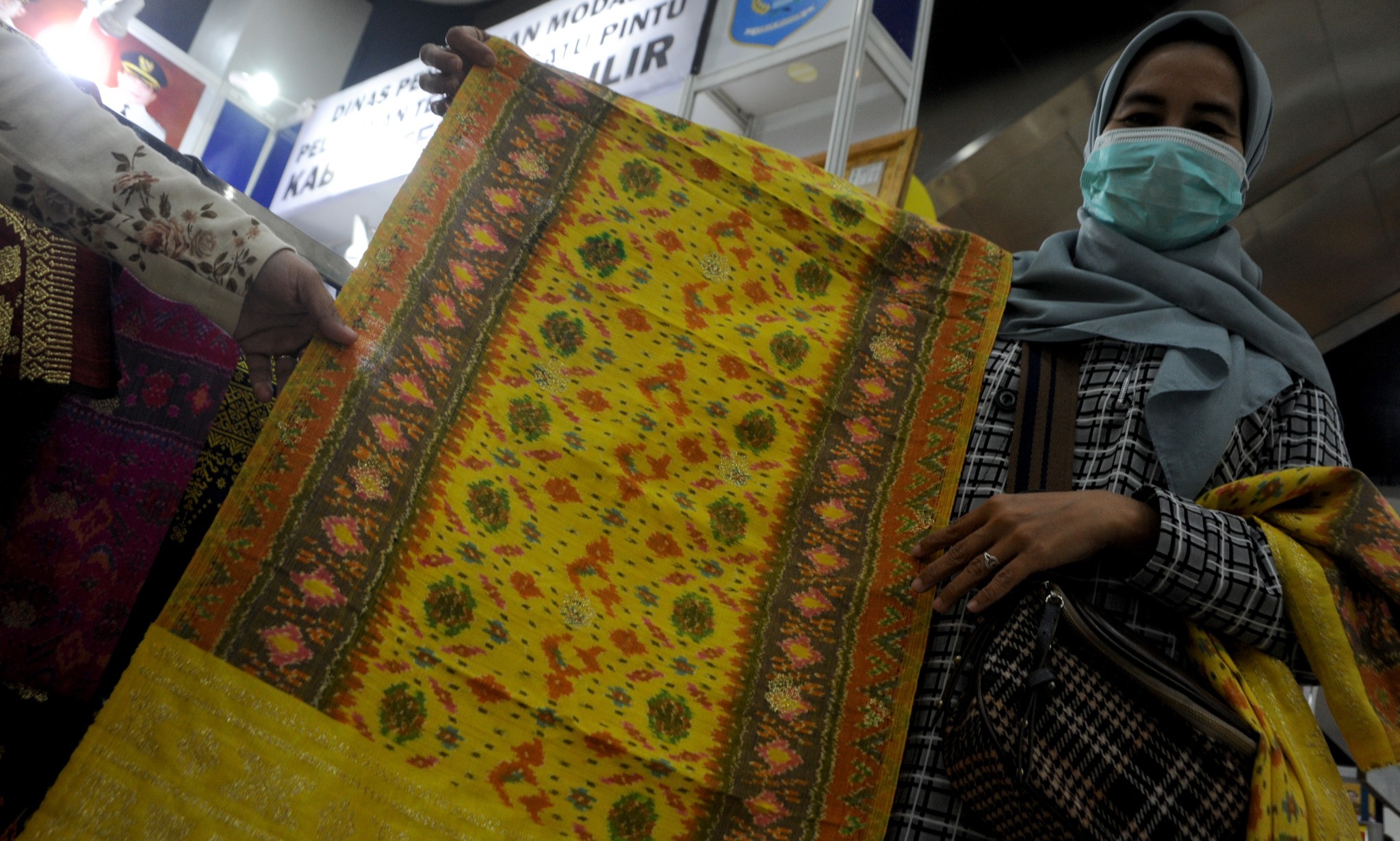 Hikayat Songket Melayu, Dari Sumatra Hingga Semenanjung Malaka