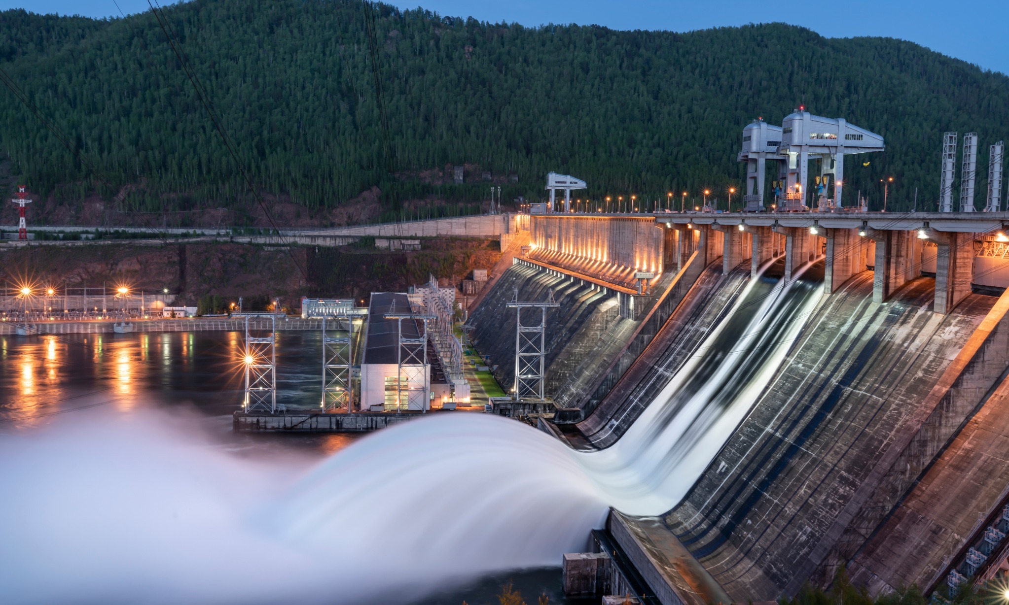 Begini Cerita Pemanfaatan Air Jadi Tenaga Listrik