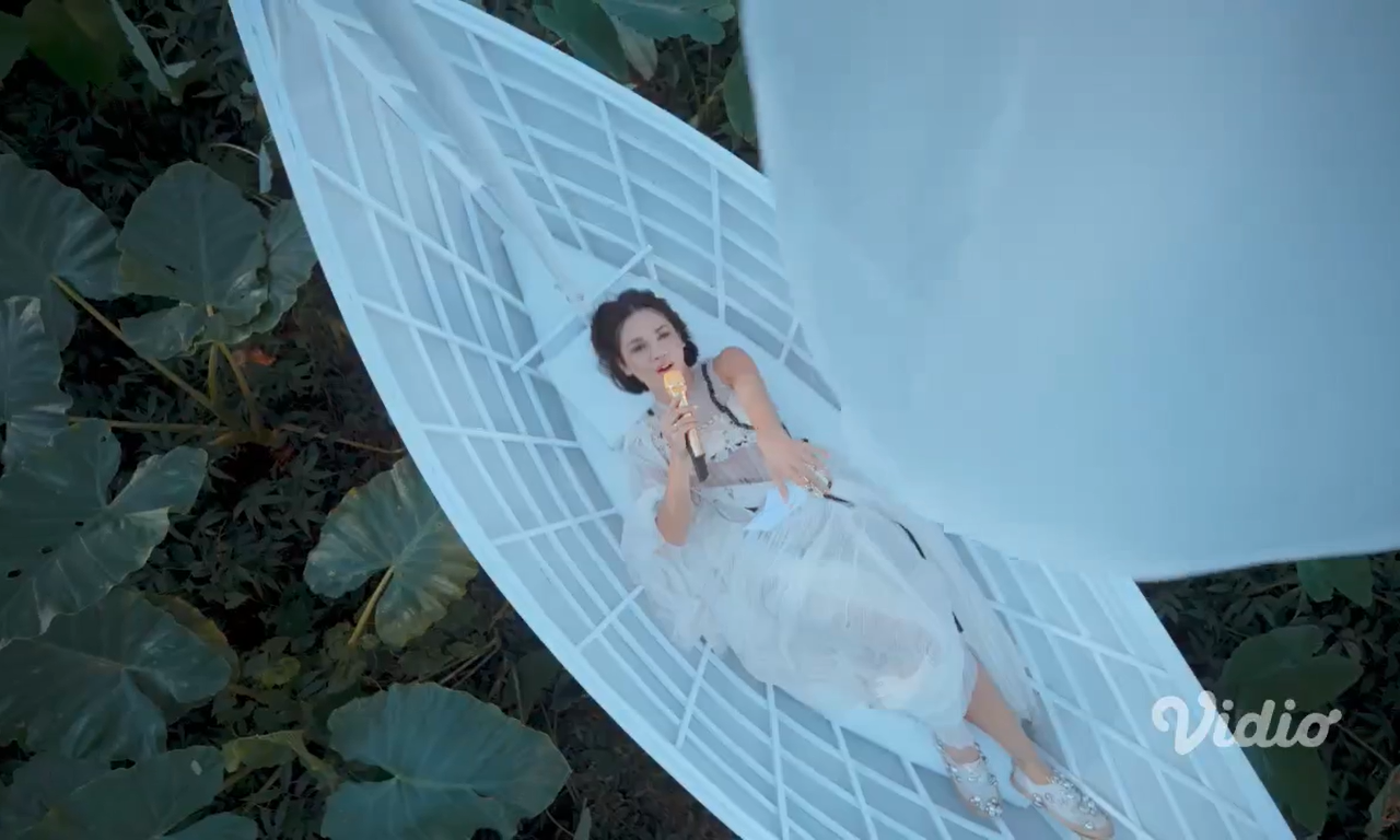 Semesta Imajinasi Andien Dalam “Melodi Monolog: Dan Lalu”