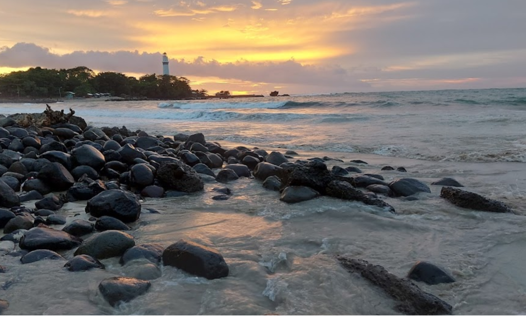 Mengintip Indahnya Bahari Garut Di Pantai Santolo