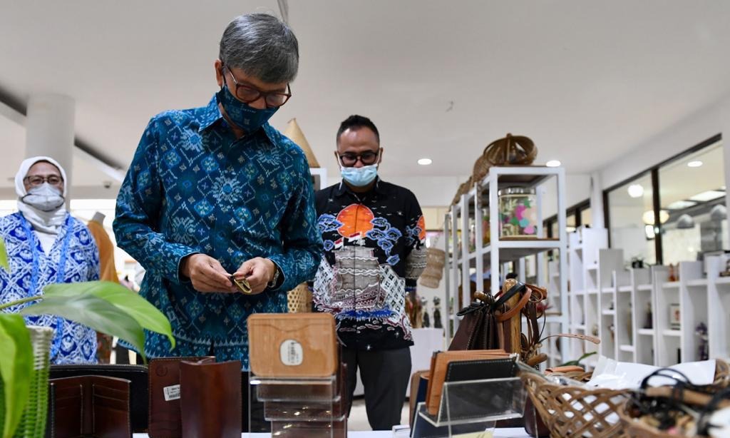 KemenkopUKM Gencarkan 30% Area Publik Untuk UMKM