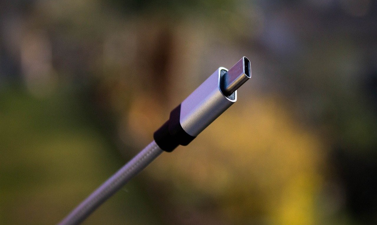 Apple Segera Buat iPhone Dengan USB Type-C