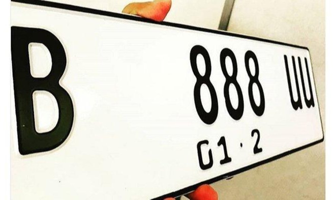 Pelat Kendaraan Putih Untuk Kendaraan Baru