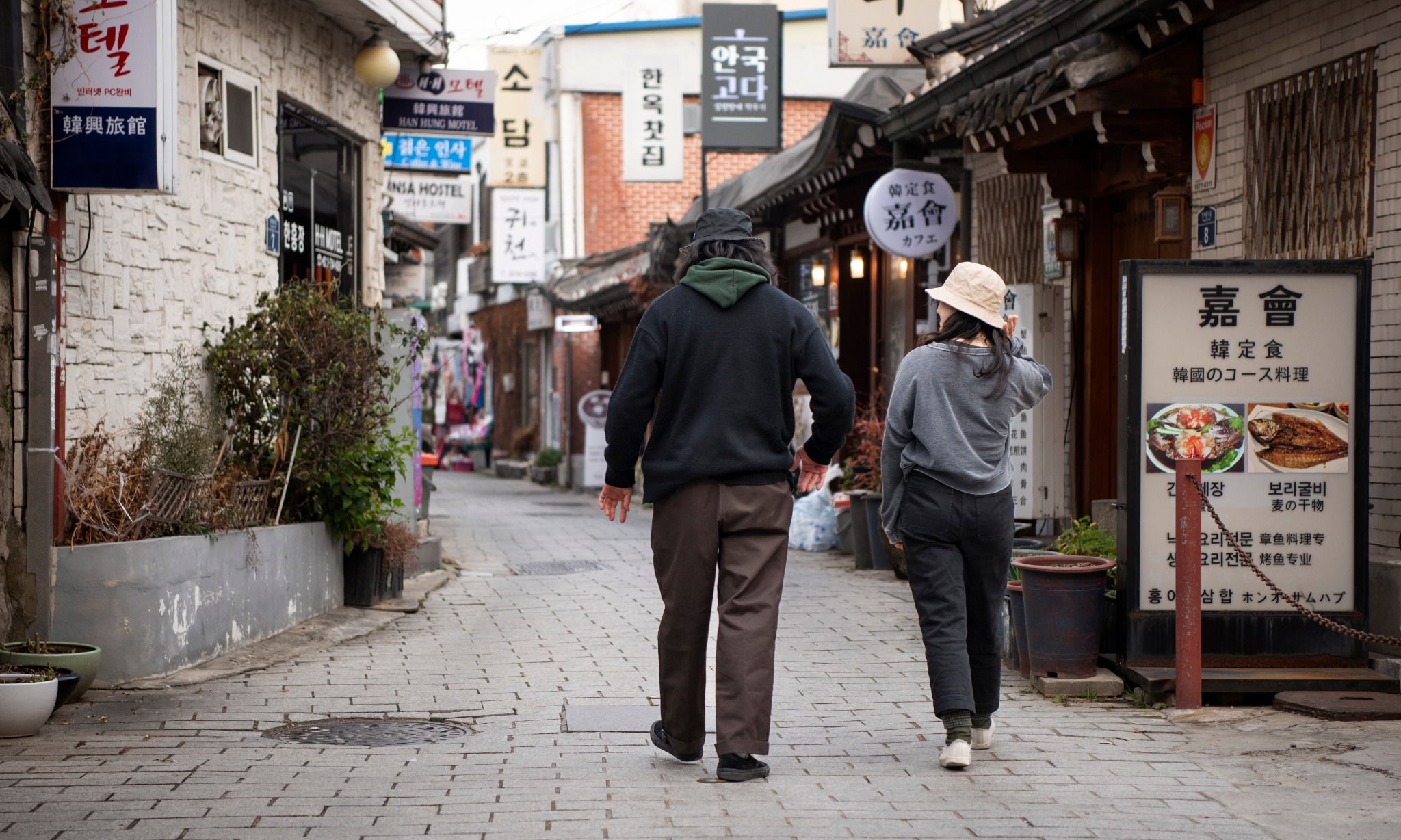 Item Fesyen Wajib Agar Tampil Ala Artis Korea