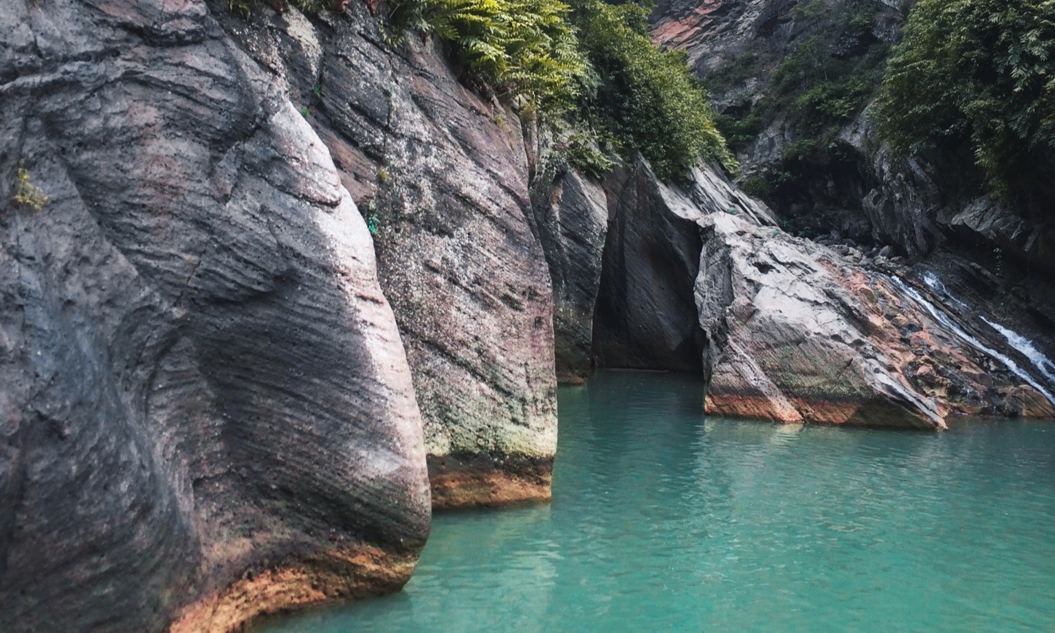 Sanghyang Heuleut, Danau Eksotis Di Bandung Barat