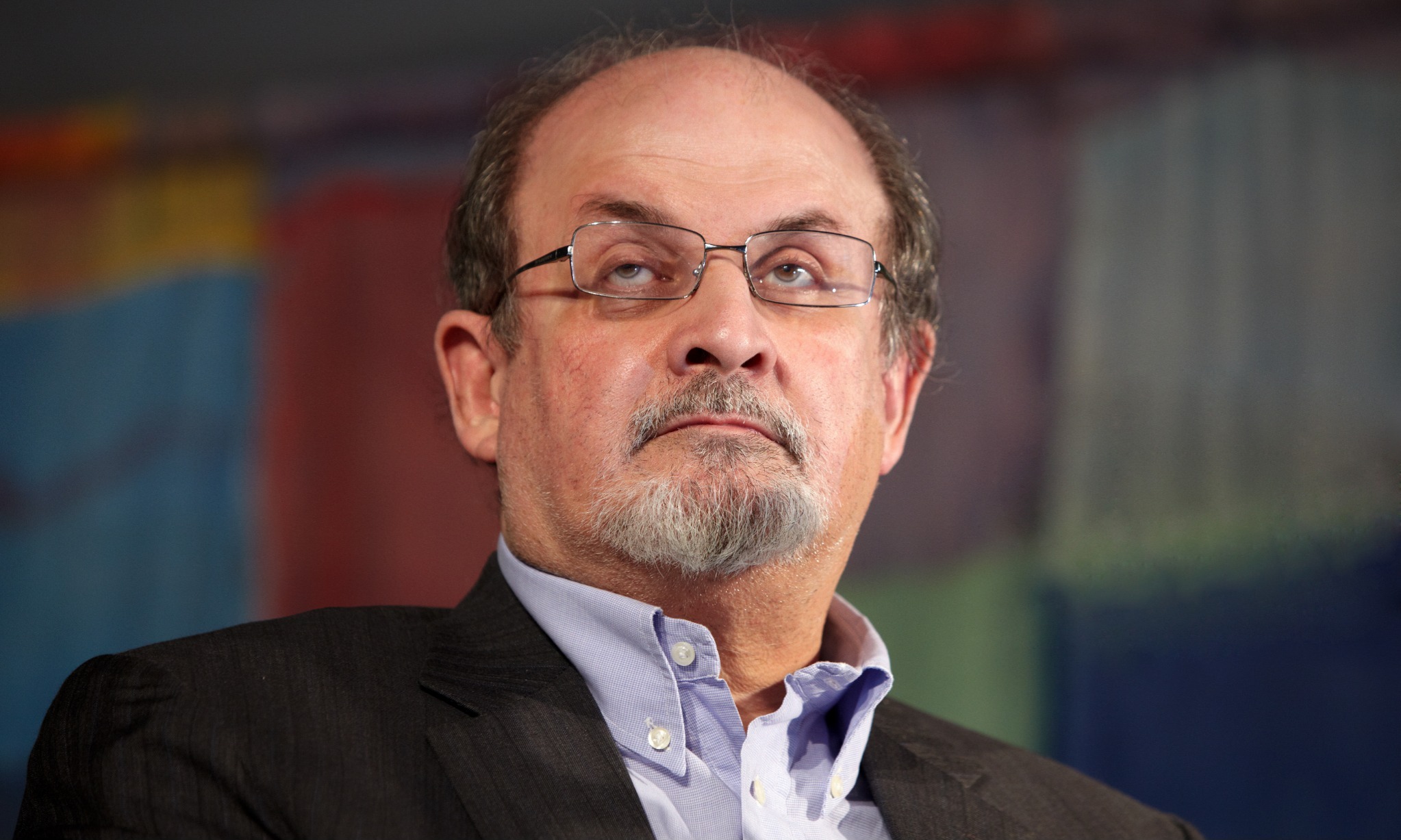 Penulis Salman Rushdie Berjuang Pulih Dari Serangan Penikaman
