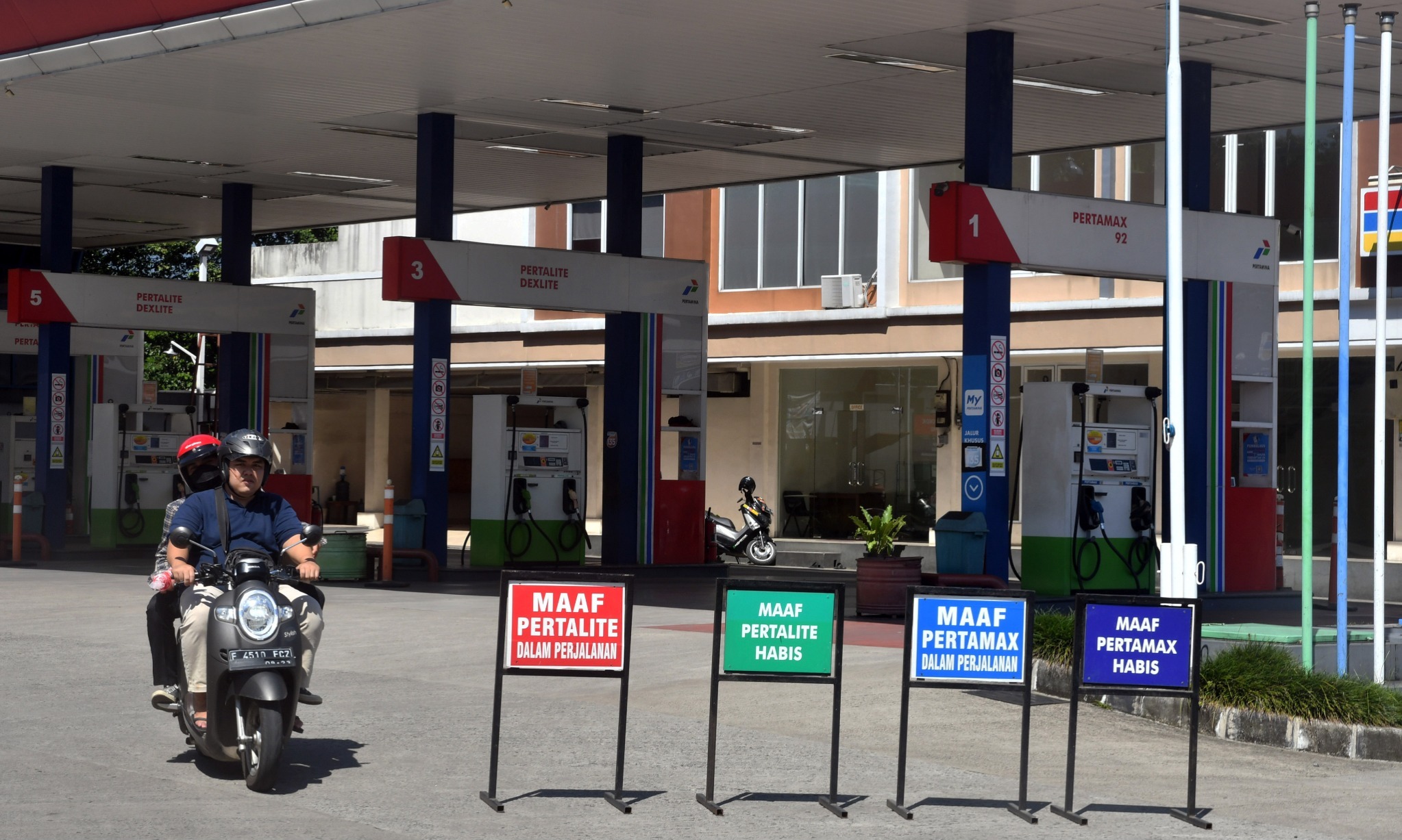 Luhut Beri Sinyal Minggu Depan Jokowi Umumkan Kenaikan Harga BBM