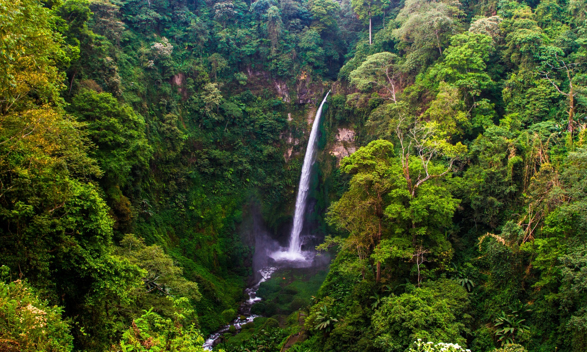 Mengejar Warna-Warni Di Coban Pelangi