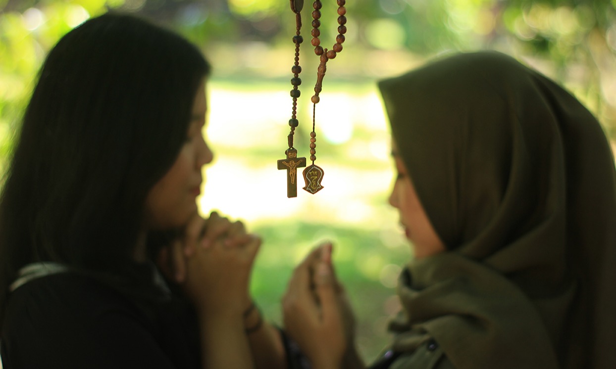 Pandangan: Tubuh Hadir, Jiwa Terpecah di Era Digital