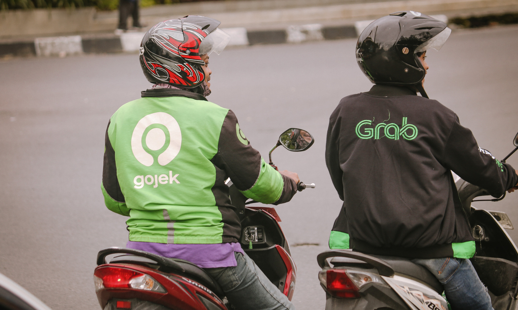 FOTO CERITA: BBM Naik, Pukulan Ganda Bagi Driver Ojek Online