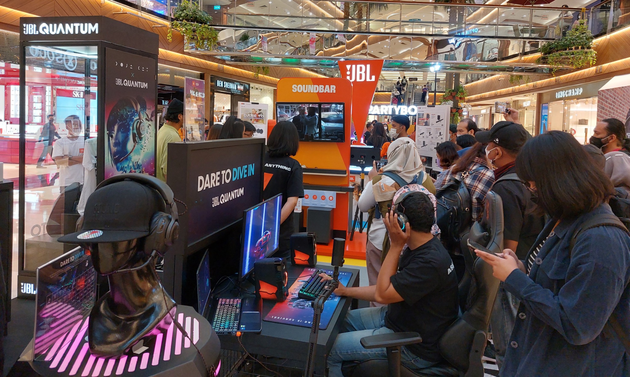 Rangkaian Produk Unggulan JBL Hadir Di Pameran "Dare To Vibe"