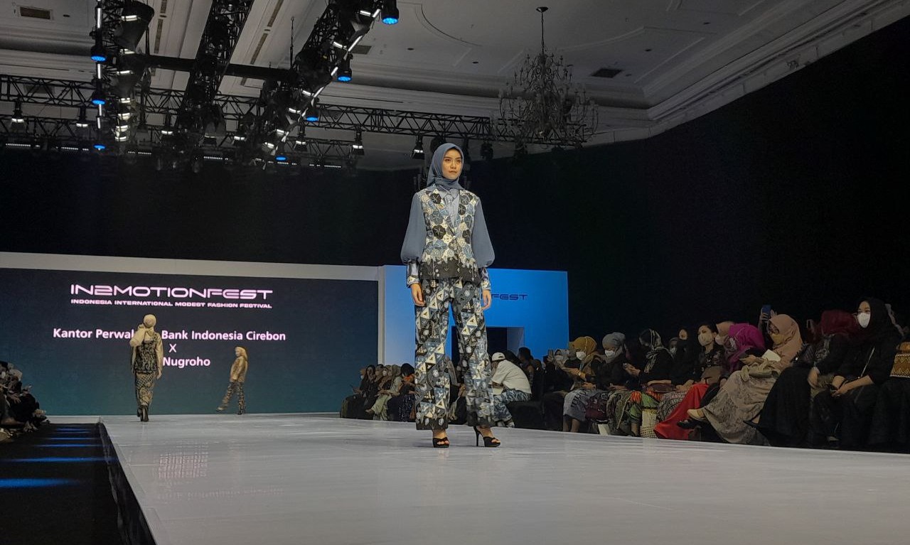 Nina Nugroho Angkat Batik Ciwaringin Di IN2MOTIONFEST 2022