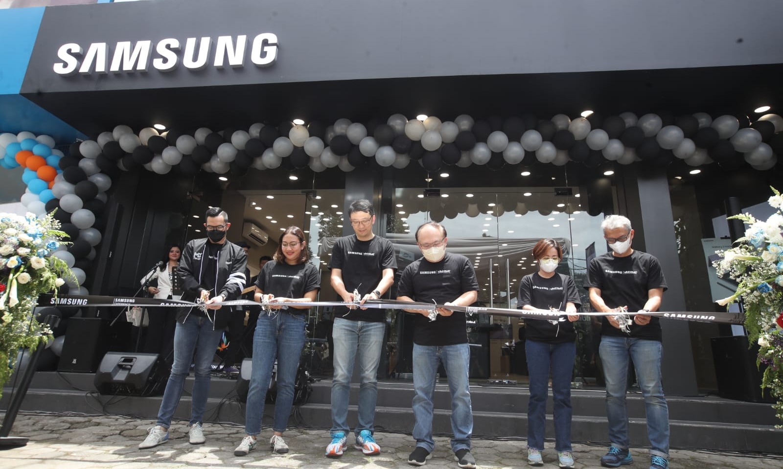 Blibli OMG Resmikan Tiga Samsung Experience Store