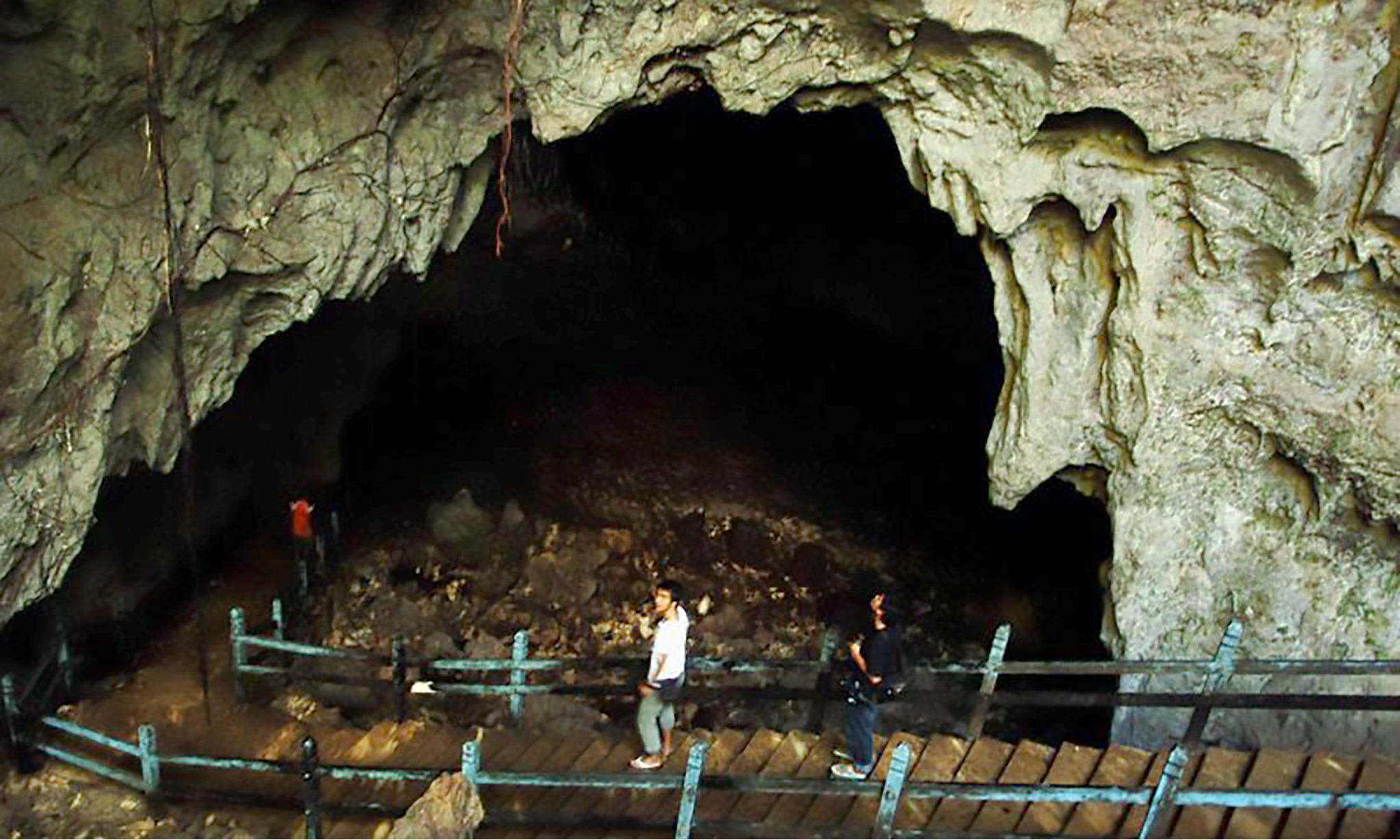 Napak Tilas Jejak Tentara Jepang Di Gua Binsari Biak