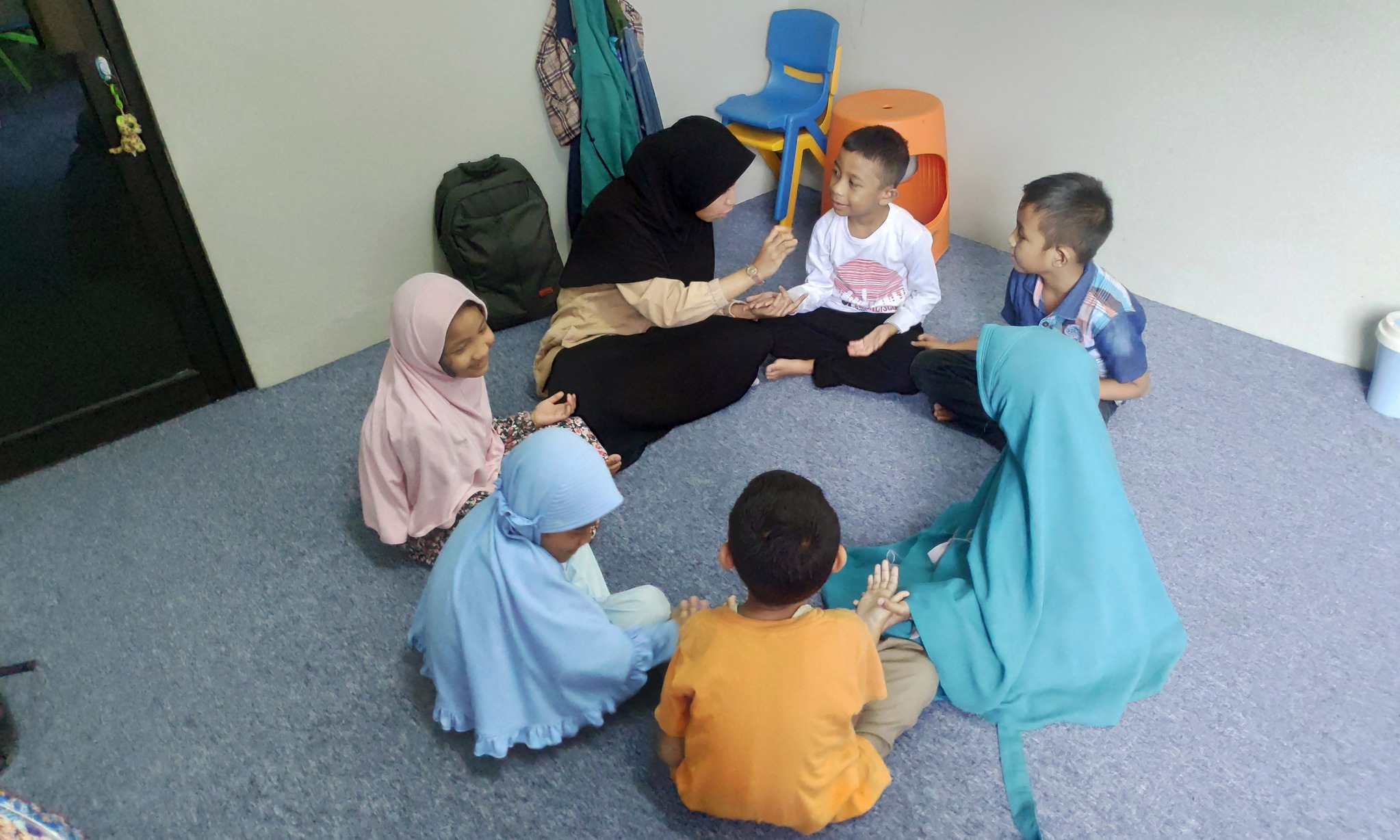 Asyik Mengaji Dengan Bahasa Isyarat