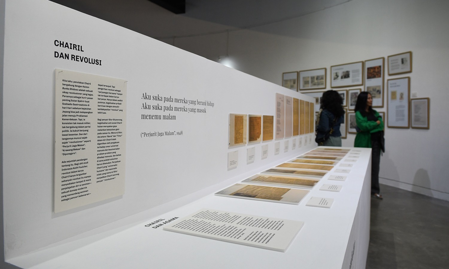 Mendekonstruksi Mitos Chairil Anwar Di "Aku Berkisar Antara Mereka"