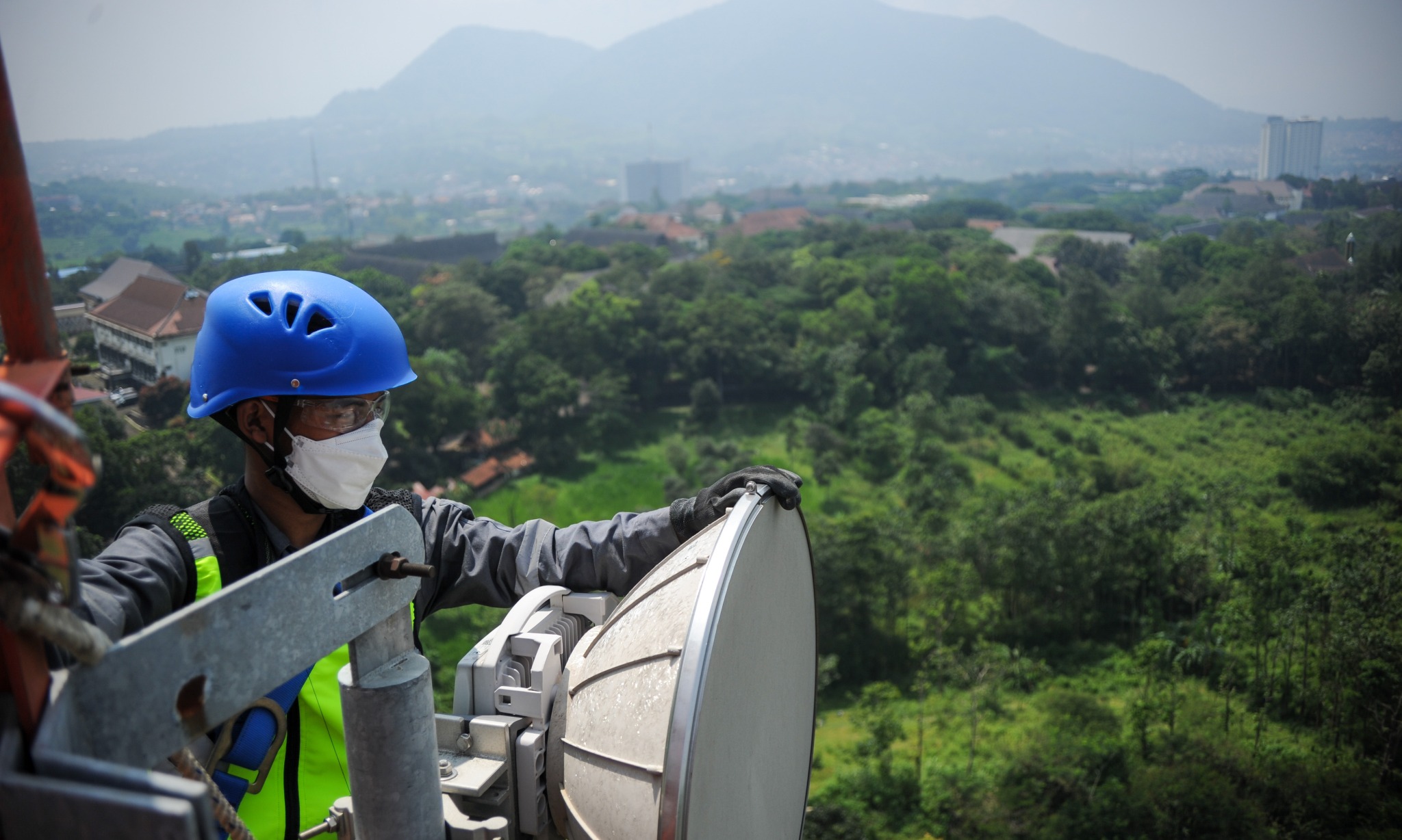 Laba Bersih PT XL Axiata Naik 17%