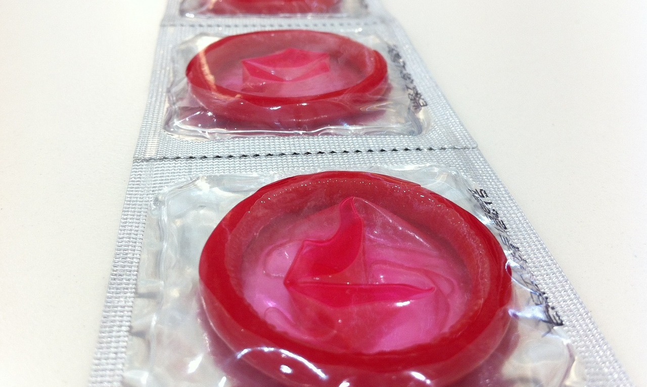 Penggunaan Kondom Rasa, Amankah Untuk Hubungan Seks?