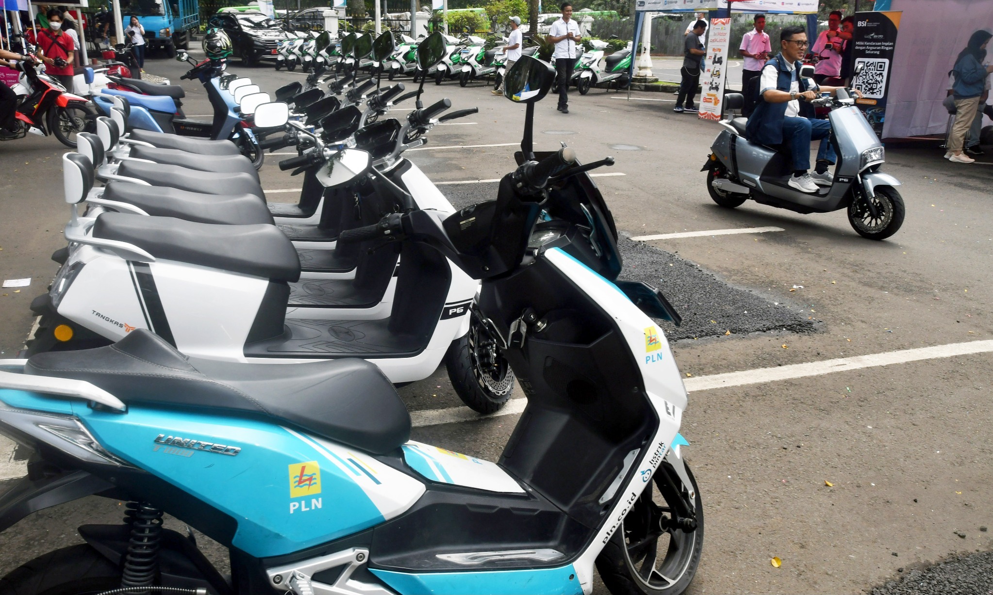 OJK Rilis Tambahan Insentif Untuk Kredit Kendaraan Listrik