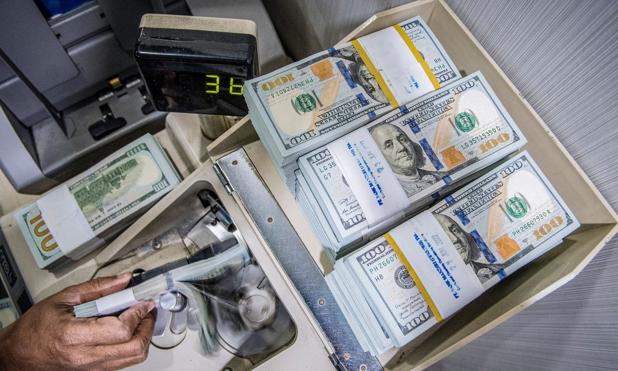 Masih Banyak Eksportir Yang Parkir Uang di Luar Negeri