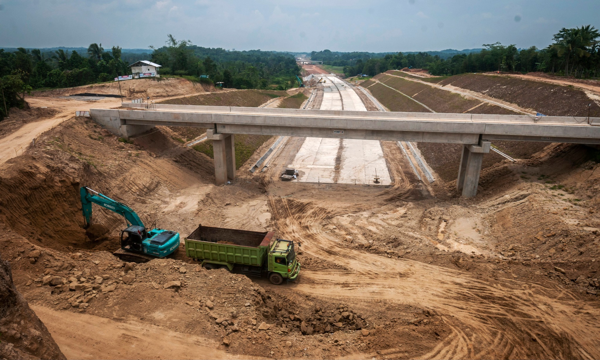 HK Pastikan Tol Padang-Sicincin Rampung 2024