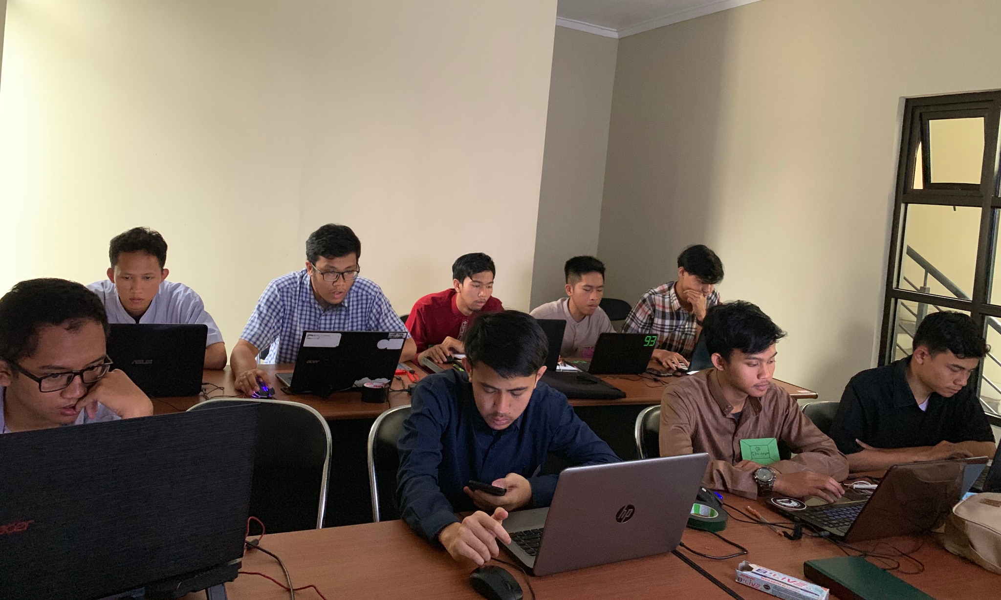 ‘Wakaf’ Ilmu Ala Pesantren Siber