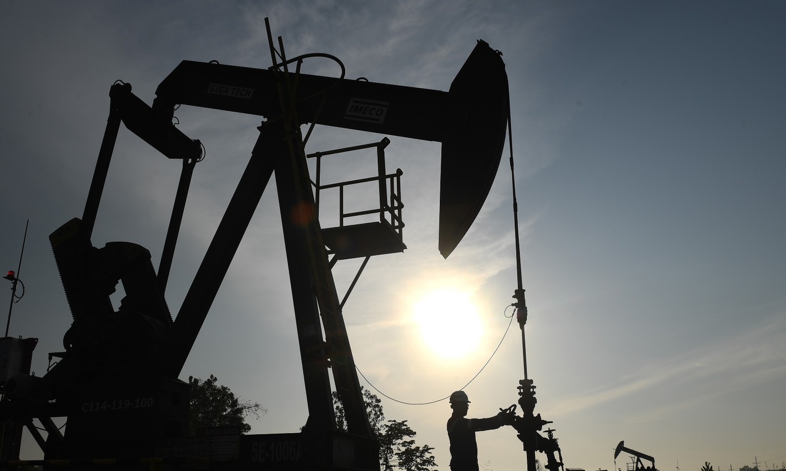 Ada Kekhawatiran Resesi, Harga Minyak Jatuh US$2