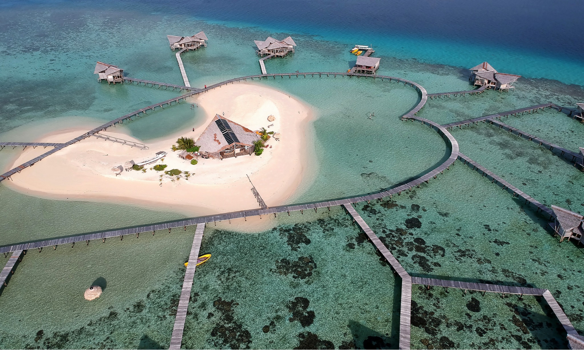 <i>Honeymoon</i> Romantis Di Pulau Cinta