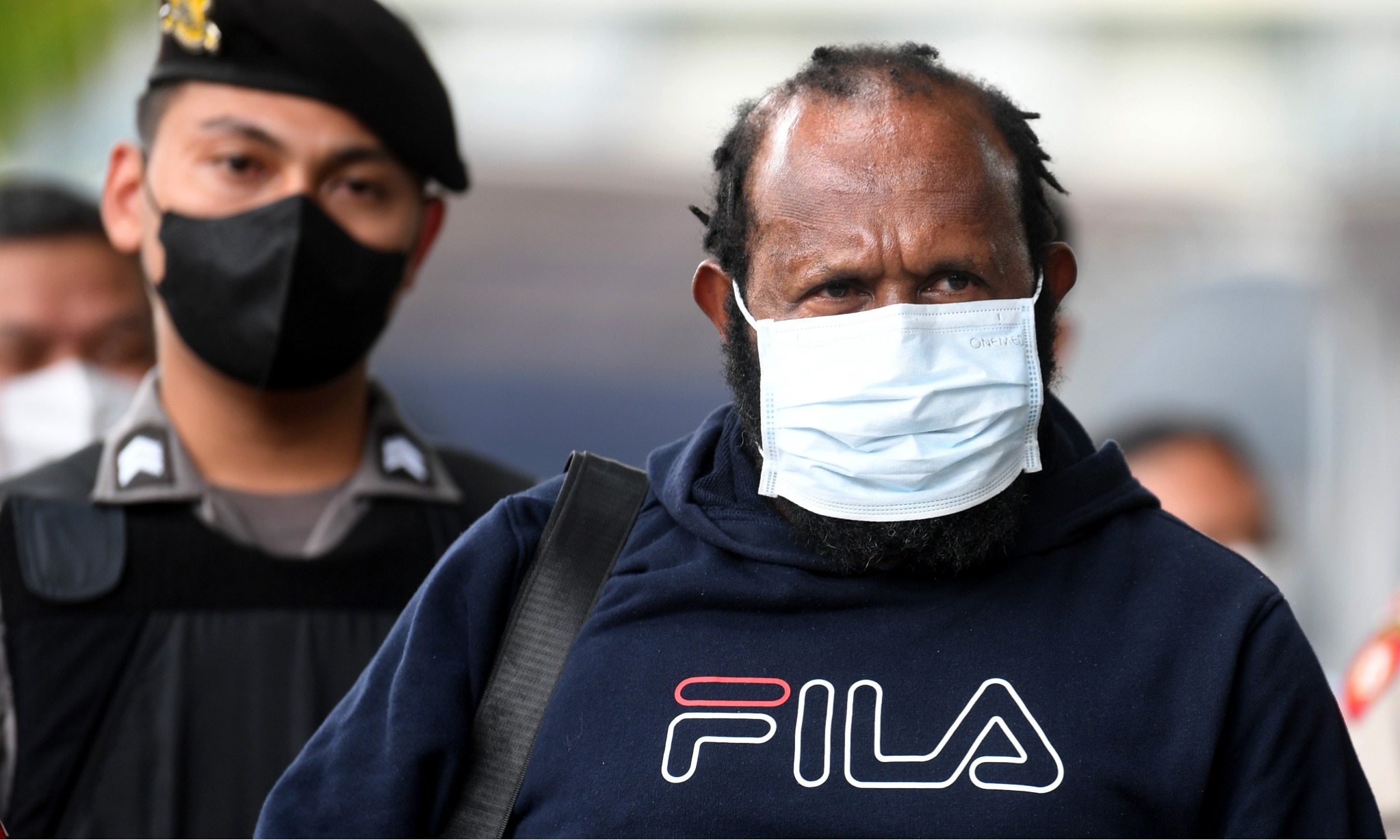 KPK Terbangkan Buronan Bupati Mamberamo Tengah Ke Jakarta