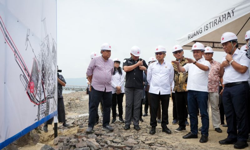 Bahlil Kawal Proyek Lotte Chemical Cilegon Rampung 2025
