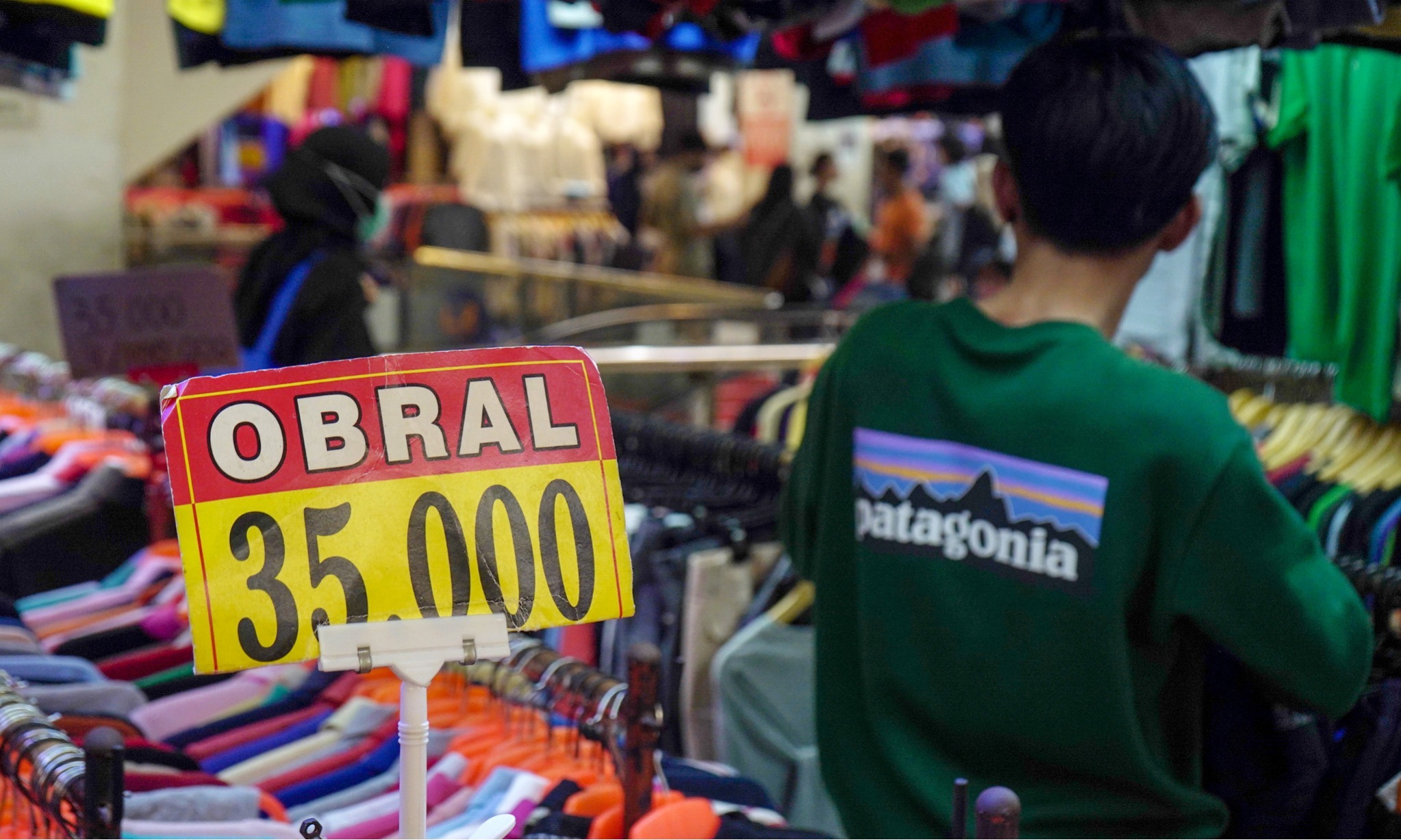 <i>E-commerce</i> Bakal <i>Take Down </i> Akun <i>Thrifting</i>