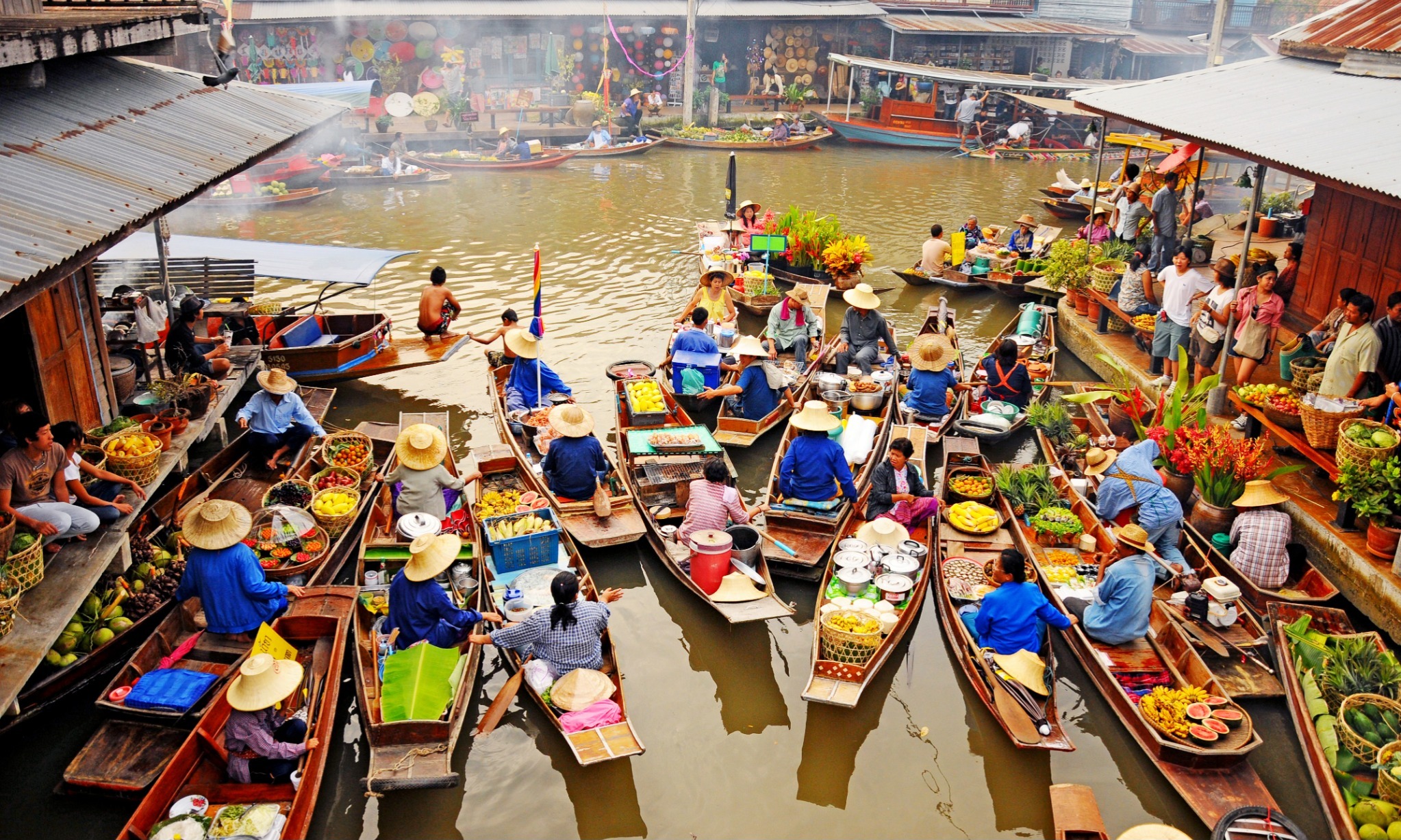 Berburu Jajanan Khas Thailand Di Amphawa Floating Market