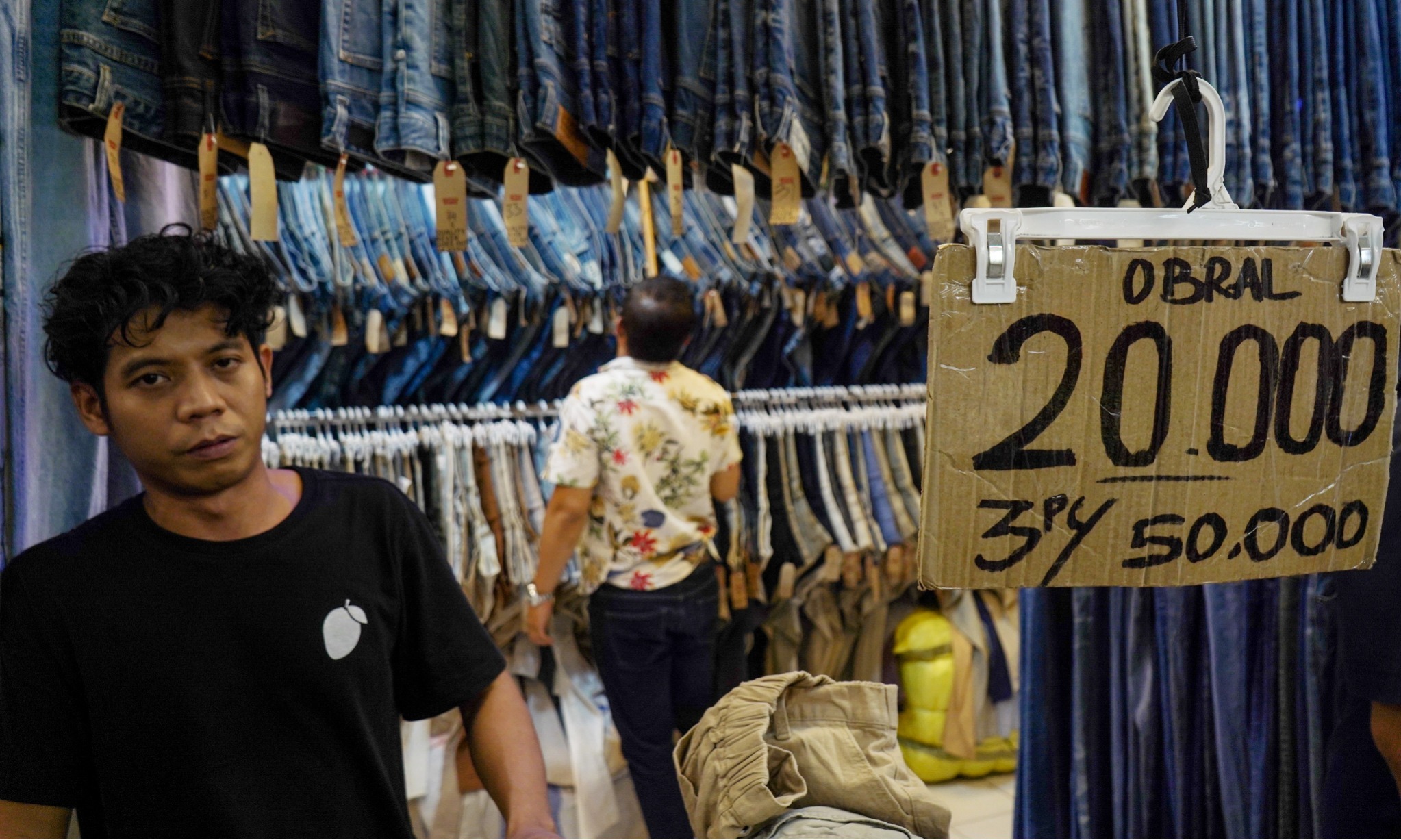 Candu Bernama <i>Thrifting</i>