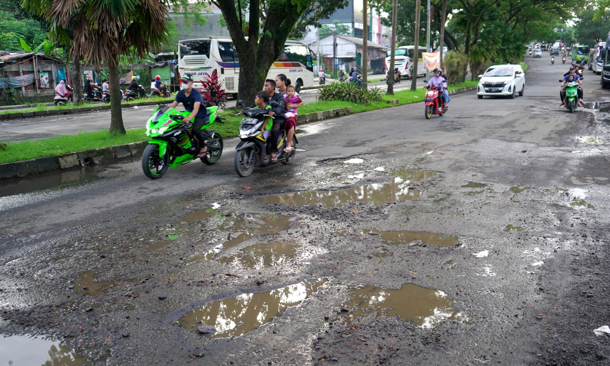 Jalan Rusak, Ongkos Pun Membengkak