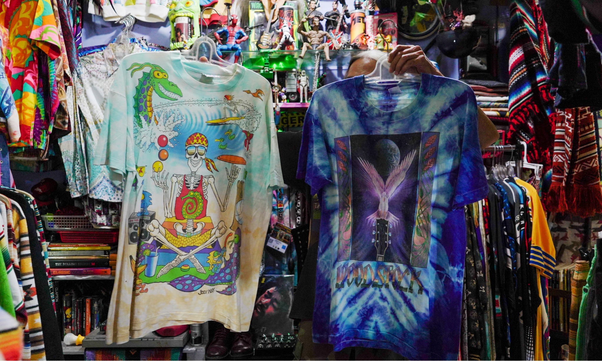 Para Pencari ‘Harta Karun’ Di Balik Tren Thrifting