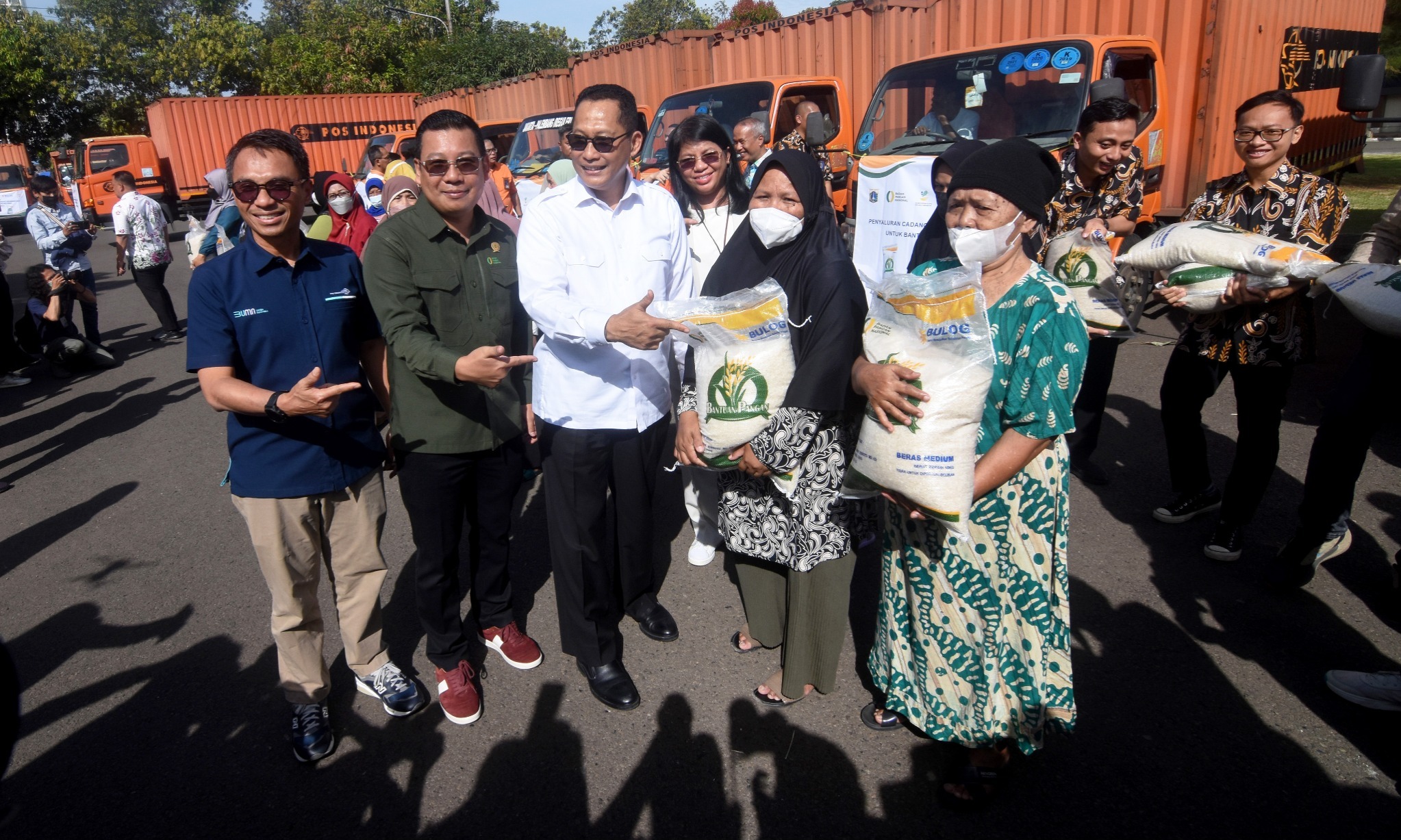 Bulog Mulai Salurkan Bansos Beras 10 Kg Per KPM