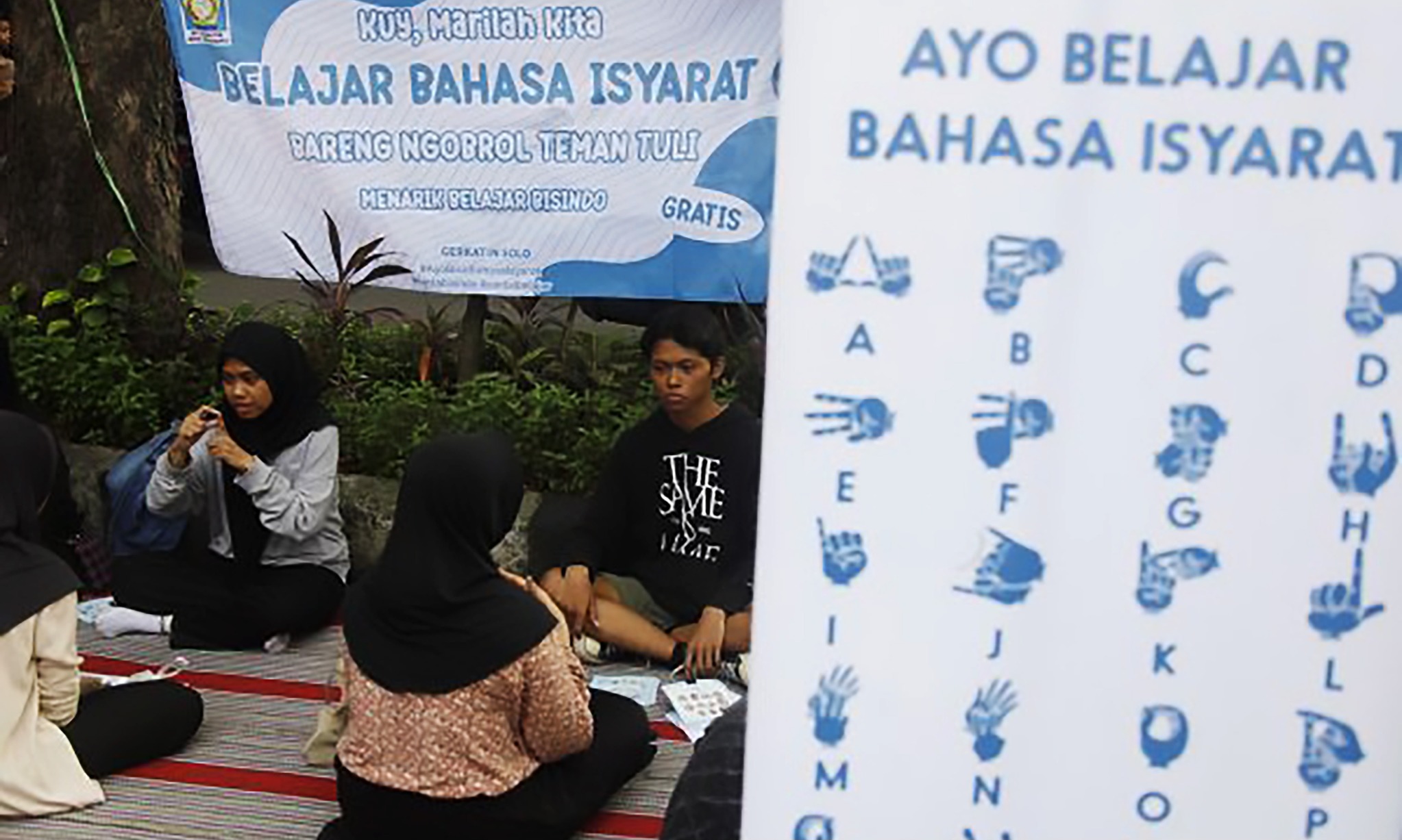 Mengurai Diskriminasi Dengan Bahasa Isyarat