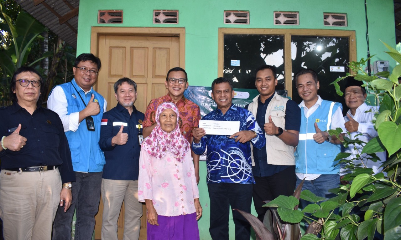 Lebih Dari 9.600 Rumah Di Jateng Terima Bantuan Pasang Listrik