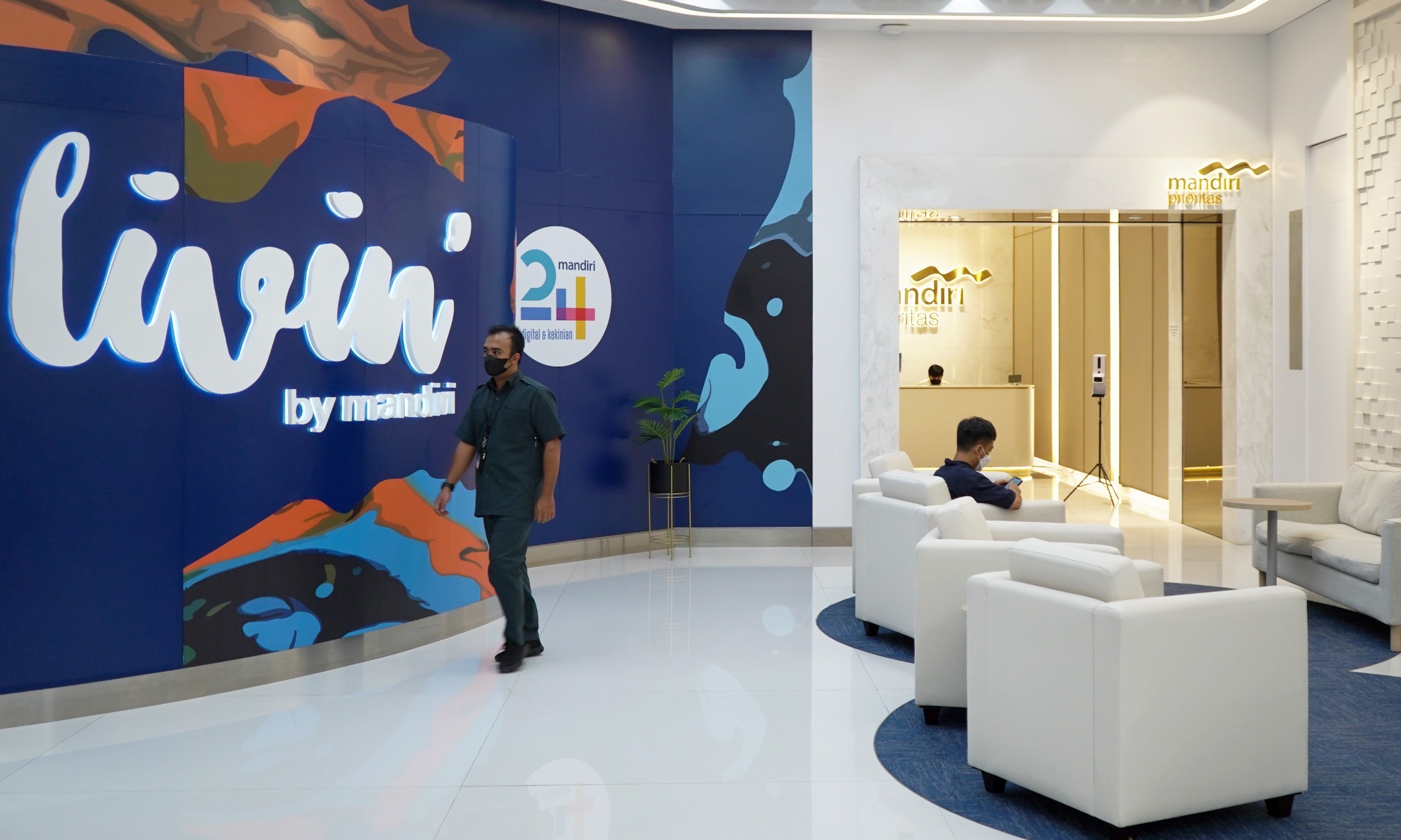 Bank Mandiri Dorong Penjualan Motor Listrik Volta Bersubsidi