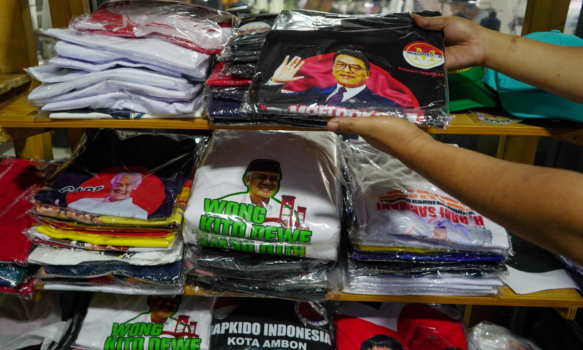 Berharap Terdongkrak Riuh Pemilu